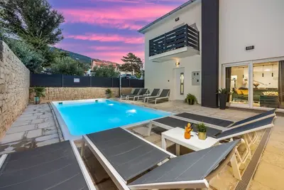 Maison de vacances avec la piscine Baska, Krk (K-21537)