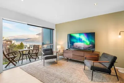 Image de Opuke House, Free Parking, Bbq, Hot Tub, Lake Views