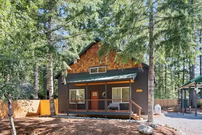 Image de Perch - Cozy Pines: Nature's Escape! Cabin Retreat w/ Private Hot Tub