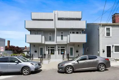 Image de ★ HostWise Stays ★ Sleeps 20! Huge Duplex - Luxe Homes! 8k+ Sq Ft!