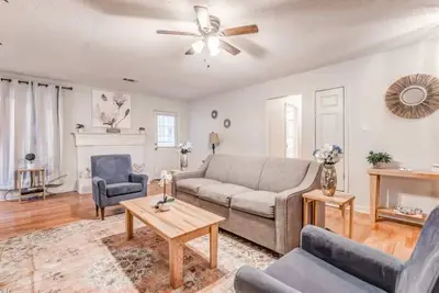 Image de Near Parks & Shopping- Hickory Ridge Hideaway