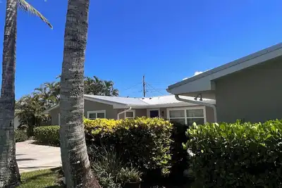 Image de Beautiful beachside home perfect for your vacation with office and fenced yard!