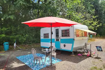 Image de Alice in Wonderland themed, Vintage 1967 Oasis Camper/Glamper!