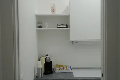 Image de Fully furnished apartment with all amenities, located a few meters from the sea.