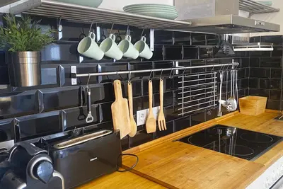 Image de Élégant appartement à 5 min de la plage avec Wifi et climatisation, idéal pour deux personnes!