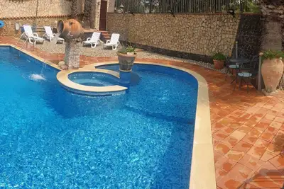 Image de Elegant Villa with swimming pool.