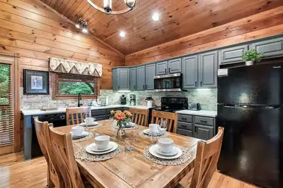 Image de Cozy Cabin w/ Hot Tub, Fire Pit & Game Room Near Dollywood