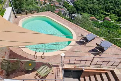 Image de Appartement avec Wifi, piscine privée, terrasse, animaux admis, vue panoramique, près de Portofino