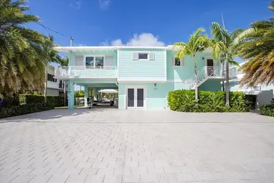 Image de Canalfront 4-Bedroom Mangrove Sunset in Islamorada with dockage and 2 boat lifts