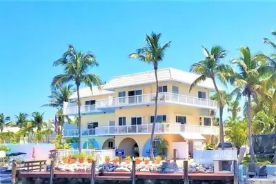 Image de Come explore the dive capital of the world at this spacious duplex!