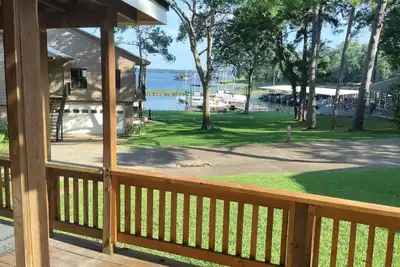 Image de Cozy cottage next the marina in a gated community.
