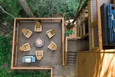 Image de Peaceful Hideaway: Firepit, Hot Tub, Theater