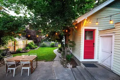 Image de Downtown Garden Getaway-Cozy home near downtown Bozeman with a fenced yard.