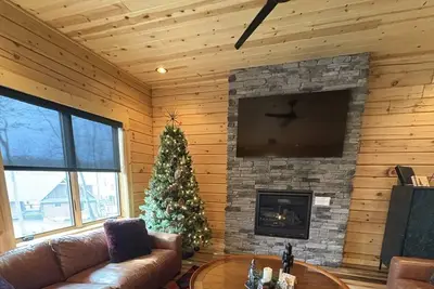 Image de Black Diamond Lodge | Spacious Family Home + Game Room!