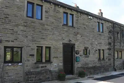 Idyllic cottage in Slaithwaite, stunning views, heart of the countryside