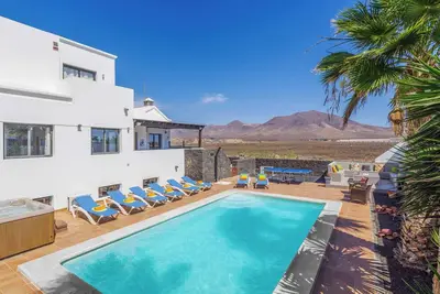 Image de Villa Victoria - Cinq Chambres Villa, Couchages 10