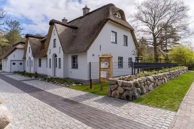 Image de Thatched-roof house Sandhus Backbord