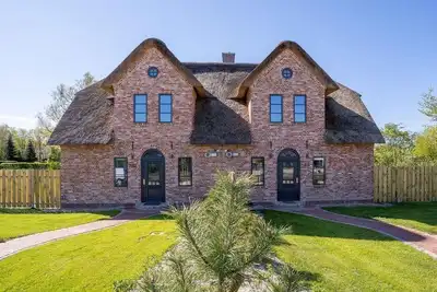 Image de Thatched roof house Reetperle West