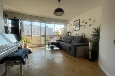 Image de Bright and airy 2 bedroom with parking in vibrant Belleville