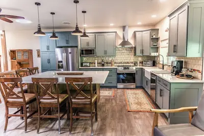 Image de 3br remodeled ranch style home close downtown. Quiet and peaceful