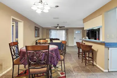 Image de 2 Bedroom 2 bathroom cozy home.