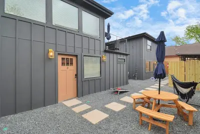 Image de 2 Chateaus -- Custom Homes -- Modern -- Fully Gated with Parking