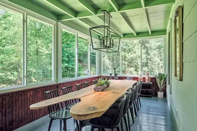 Image de Luxuriously Restored Farm Cabin