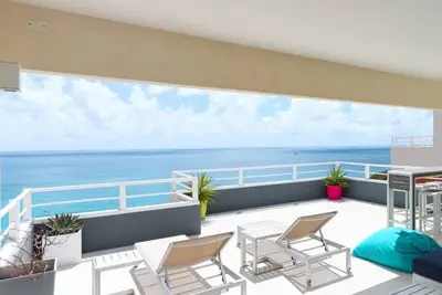 Blue Sanctuary, Stunning Ocean Views, Private Pool, Hot Tub