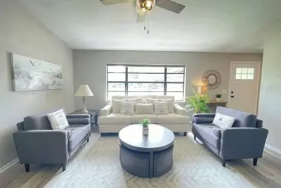 Image de Stunning home with screened patio & fenced yard