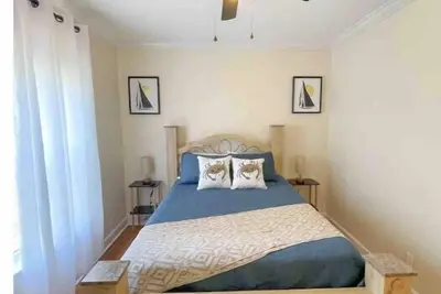 Image de Boho Bungalow! With pool, patio, 10 miles from the beach. Near Owa & Sportsplex.