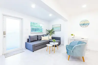 Image de Designer’s Retreat - 11 Guests - 5min Wynwood & Beach - Hot Tub - Soccer Field