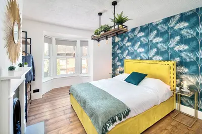 Image de Location. Brand new Fully Refurbished 3 bed 2 Bath Sleeps. Central Cowes Marina