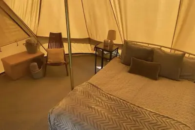 Image de Tente-de Luxe-Espace sanitaire-Vue sur la campagne-Emperor Tent
