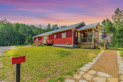 Image de House on 5+ acres, Fenced Yard, Fire Pit, Wineries, Iron Mtn & Mountain View!