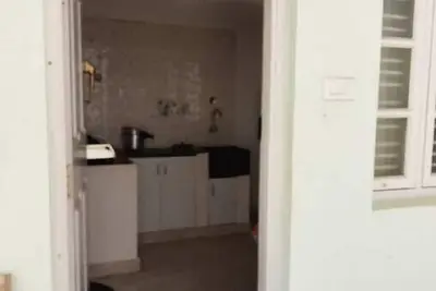 Image de 2nd floor walkup 1 Bedroom Studio unit.
