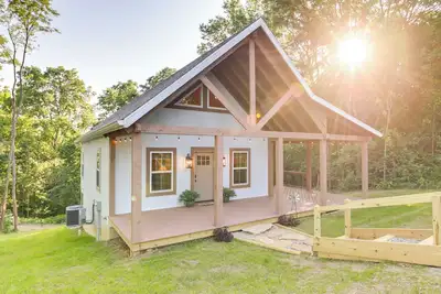 Image de Serene Kentucky Cabin w/ Fireplace + Fire Pit!