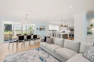 Image de New Kitsilano Garden Suite