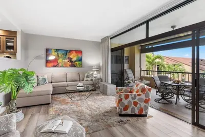 Image de Embark on an extraordinary escape to this remodeled condo at Ka'anapali Royal.