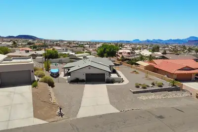 Image de Lake House, Pool Access, Putting Green And Views!