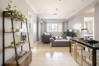 Image de New! Central and Spacious Three Bedroom in Bgc! \n