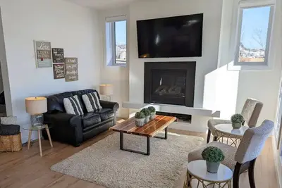 Image de Bright Walk-Out Suite - Kitchenette & Amazing View