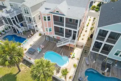 Image de Carlton at Holden Beach, with Private Pool, Elevator, and beach access