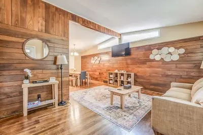 Image de Mins to Graceland & Airport- Whitehaven Hideaway