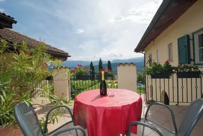 Studio 'Vitis' avec vue sur les montagnes, terrasse privée et Wi-Fi