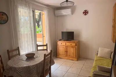 Image de Appartement climatisé avec terrasse et parking proche plage
