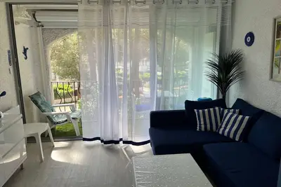 Image de Studio rénové avec goût, proche plage, piscine, tennis et vélos inclus