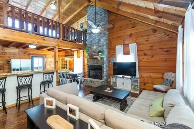 Image de This cabin is a 4 bedroom(s), 2 bathrooms, located in Stanton, Ky.