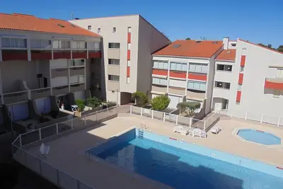 Image de Studio lumineux, 4 pers, piscine, parking privé, à 100m de la plage