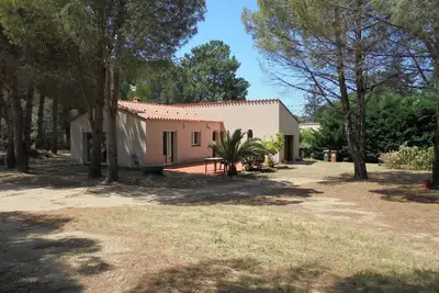 Image de Maison au calme avec 2 chambres, terrasse et grand terrain à Laroque-des-Albères (10km de la mer)