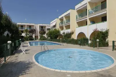 Appartement de vacances avec climatisation, balcon et piscine